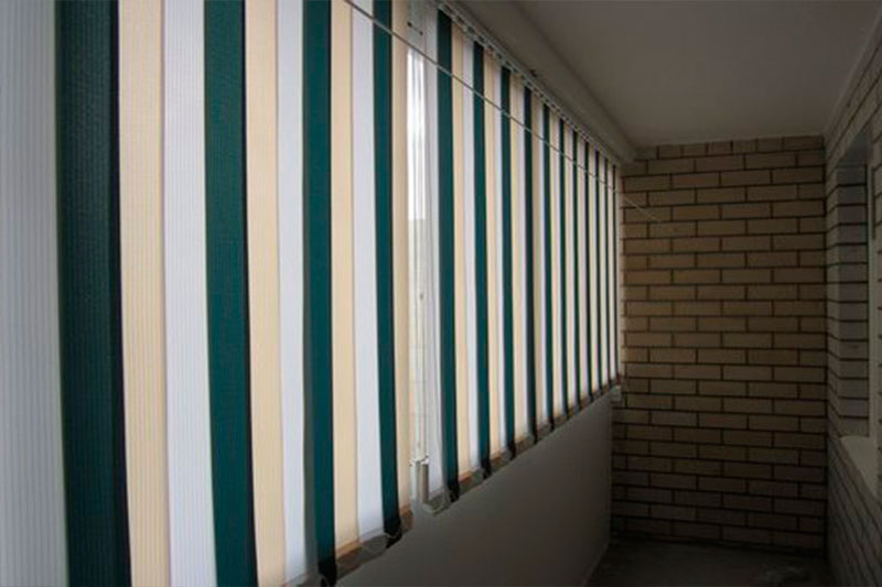 Вертикальные жалюзи на балкон фото тканевые